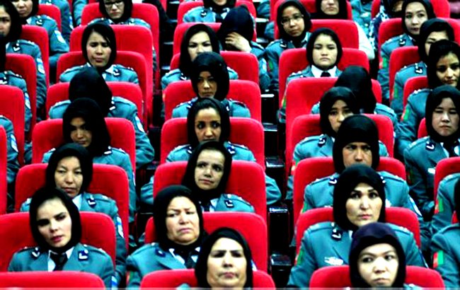 زنان باید در ساختار پولیس افزایش یابند