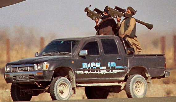 یک موتر حامل طالبان در فراه آماج حمله ارتش ملی قرار گرفت