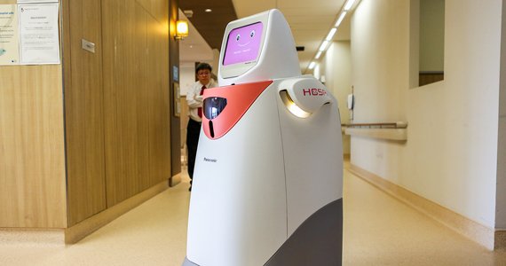 آزمایش روبات‌هایی در جاپان که از مشتریان پاداش می‌گیرند