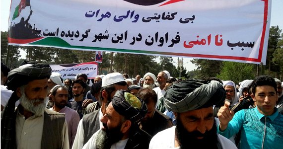 اعتراض کنندگان خطاب به والی هرات: محافظهکار نمیخواهیم