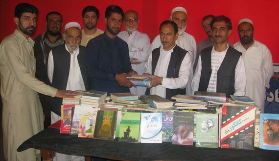 310 کتاب به کتابخانه عامه ریاست اطلاعات و فرهنگ ولایت نیمروز  اهدا شد