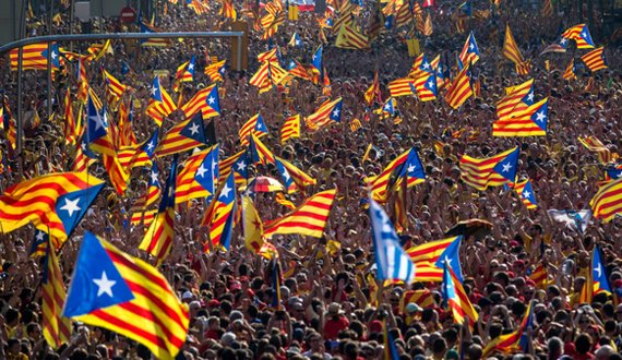 اسپانیا، مجلس و دولت کاتالونیا را منحل کرد