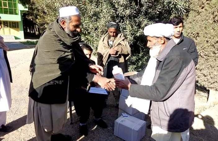 توزیع کود کیمیاوی برای باغداران فراه