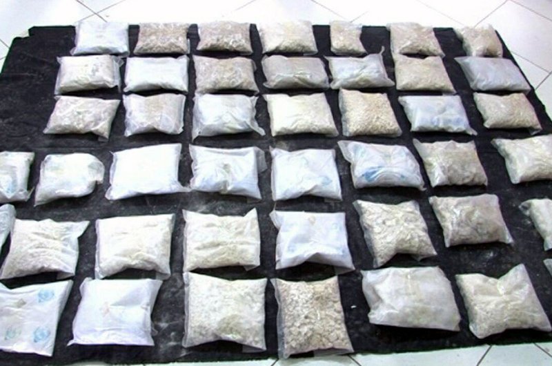 بازداشت دو پیکارجوی طالب و کشف 500 کیلو گرام مواد مخدر در فراه