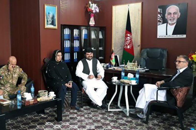 والی نیمروز جهت رفع مشکلات حقابه به هلمند رفت