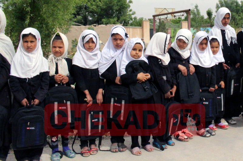 کمک‌های «جشن مهربانی» هرات به دانش‌آموزان ولسوالی انجیل رسید