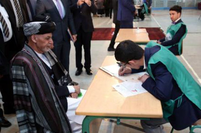 غنی: طالبان باید به‌عنوان یک گروه سیاسی در انتخابات اشتراک نمایند