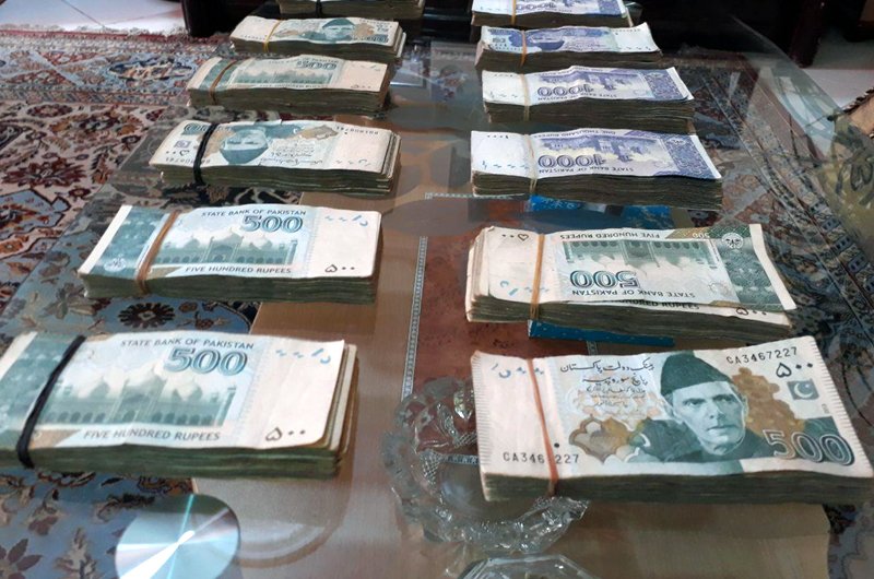 پلیس هرات 950 هزار کلدار پاکستانی پول سیاه را ضبط نمود