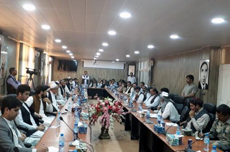 دیدار والی نیمروز با شماری از بازرگان‌های ملی