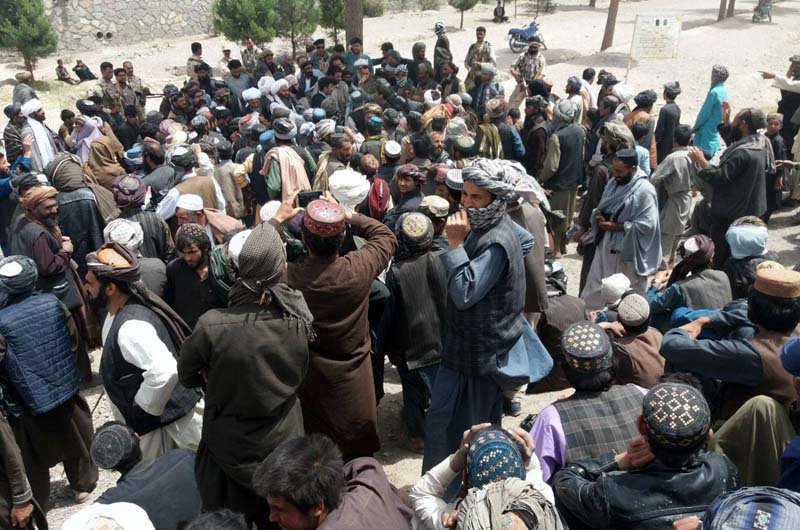  آوارگان داخلی شاهراه هرات_بادغیس را بستند