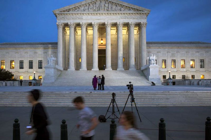 خواست ترامپ برای وضع محدویت سفر برای اتباع چندکشورتاییدشد