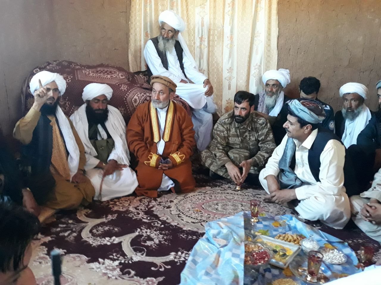 دیدار فرمانده امنیه هرات با پیکار جویان طالب