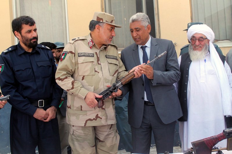 130 سلاح سبک و سنگین در هرات به برنامه دایاگ تحویل داده شد