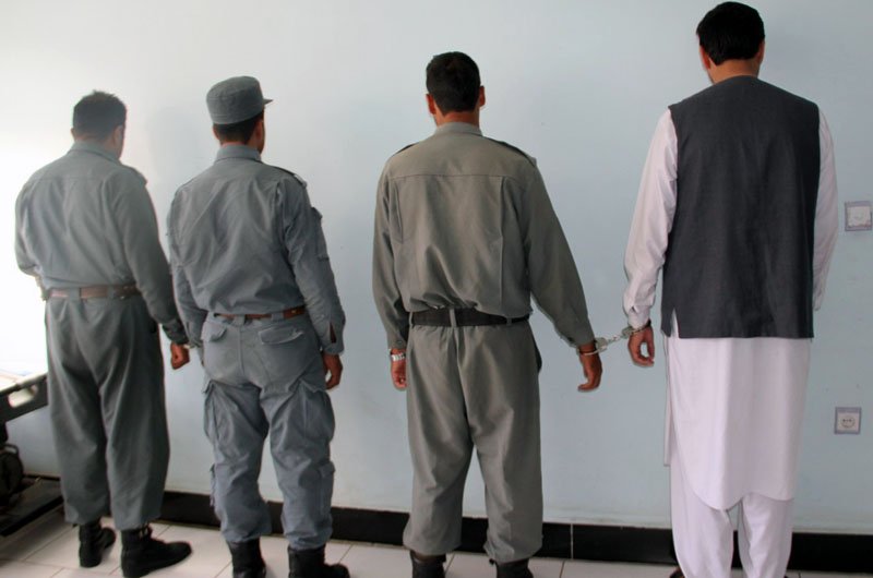 4 نفر به اتهام پرداخت و اخذ رشوه بازداشت شدند