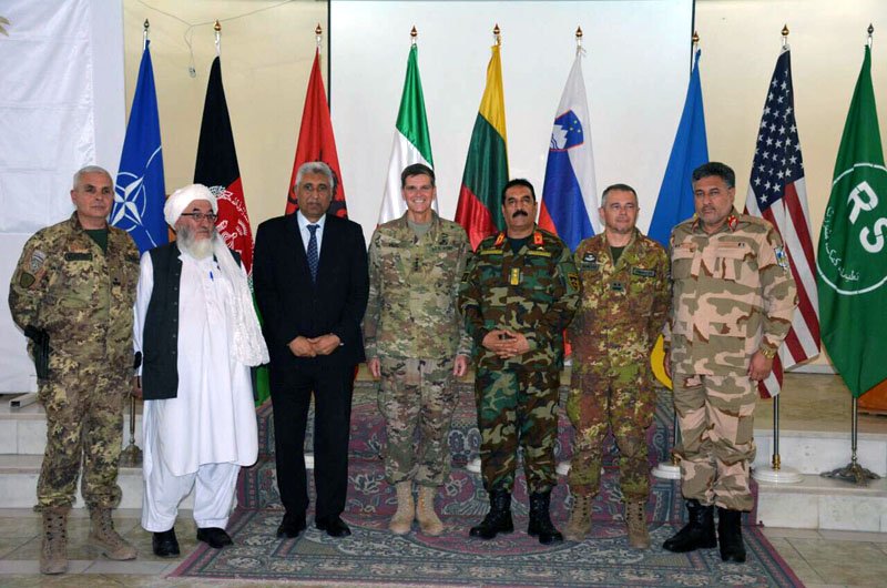 والی هرات با فرمانده مرکزی قوای آمریکا دیدار کرد