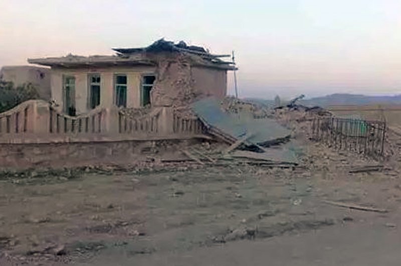 پیکارجویان طالب یک زیارتگاه را در غزنی تخریب کردند