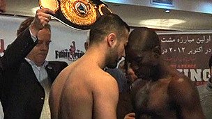 مشت‌زن افغان حریف تانزانیایی خود را از پا در آورد