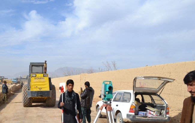 ساخت سرک 6 کیلومتری در شهر فراه