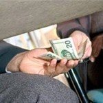 یک تن به دلیل گرفتن رشوه در هرات دستگیر شد