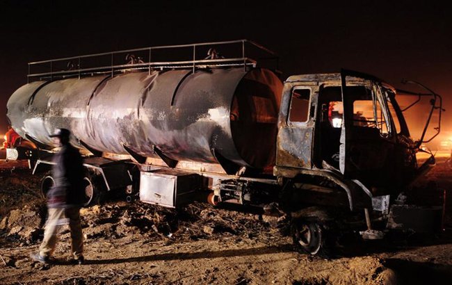 تصادف اتوبوس مسافربری در کراچی پاکستان جان دستکم 50 نفر را گرفت