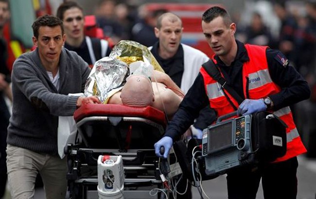 حملۀ مرگبار پاریس ۱۲ کشته بر جا گذاشت