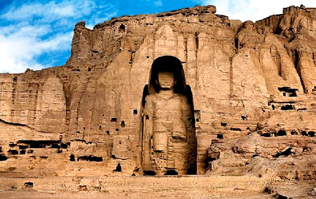 بازسازی در بامیان در سایه مجسمه بودا