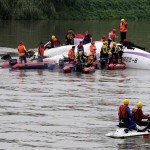 هواپیمای تایوانی با ۵۸ سرنشین در رودخانه سقوط کرد