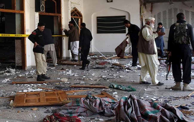 در حمله‌بر یک مسجد در پیشاور دست‌کم 24 تن کشته شدند