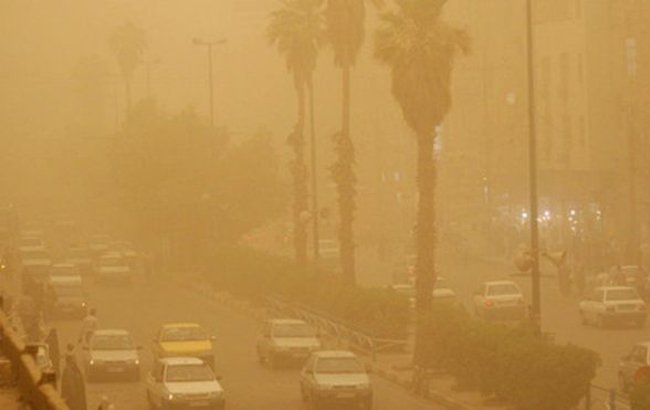 گردوغبار شدید در ایران باعث تعطیلی مدارس و لغو پروازها شد