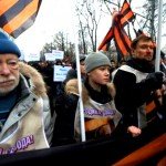 طرفداران دولت روسیه در سالگرد “کودتا” اوکراین در مسکو راهپیمایی می‌کنند