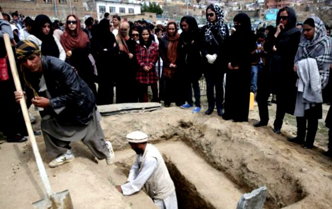 به تعلیق درآمدن وظیفه سیزده مأمور پلیس کابل در ارتباط با قتل فرخنده