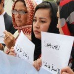 اعتراض نهادهای مدنی غزنی در ارتباط به ‘بی‌توجهی دولت’ نسبت به سرنوشت ۳١ مسافر مسیر قندهار – کابل