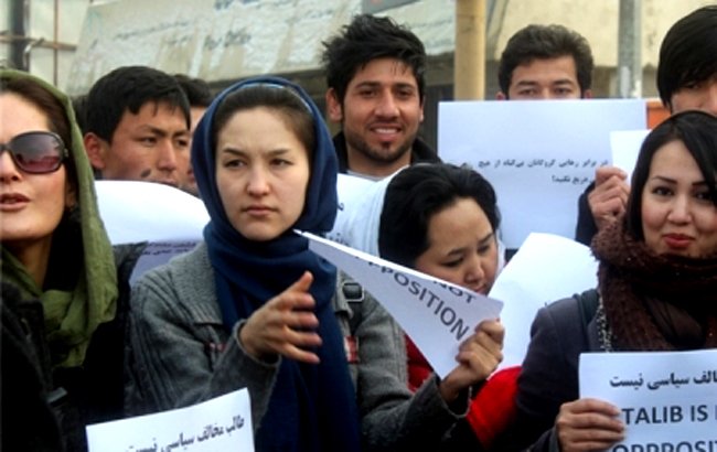 انتقادها از سکوت حکومت در برابر گروگان گیری ها