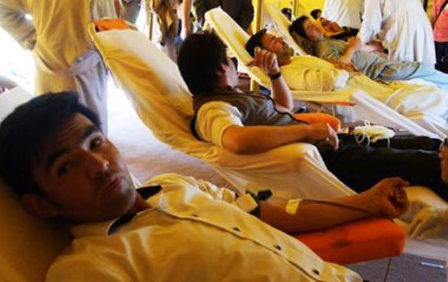 خون دادن فعالان مدنی برای زخمی های جلال آباد