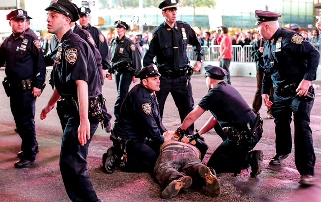 در پی مرگ یک جوان اعتراضات به سراسر آمریکا کشیده شد