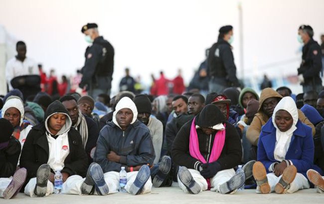 بازداشت دو تن از مسئولان کشتی غرق شده مهاجران