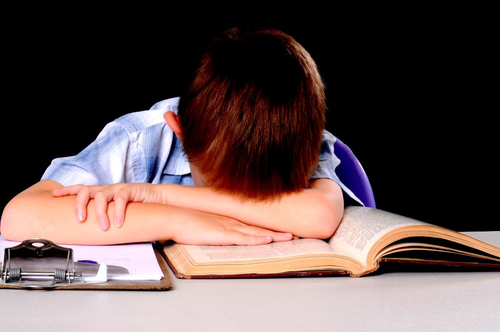 چگونه ساعت خواب دانش آموز را تنظیم کنیم؟