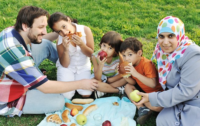 8 فایدۀ غذا خوردن در کنار خانواده