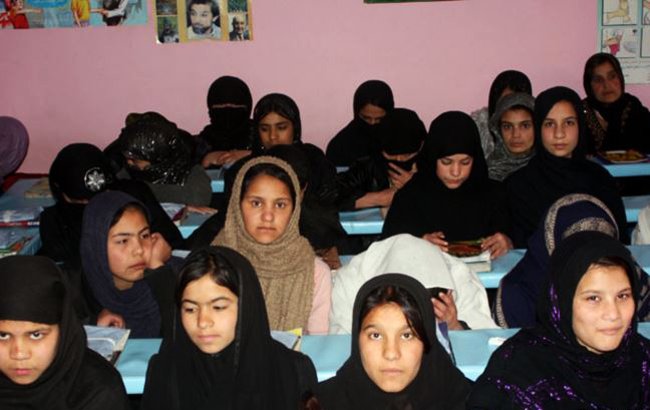 نا امنی ها در فراه، دسترسی دختران به آموزش و پرورش را محدود کرده است