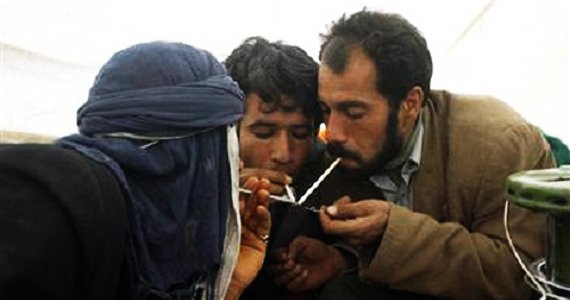 روزانه ۱۰۰ نفر به مصرف مواد مخدر روی می آورند