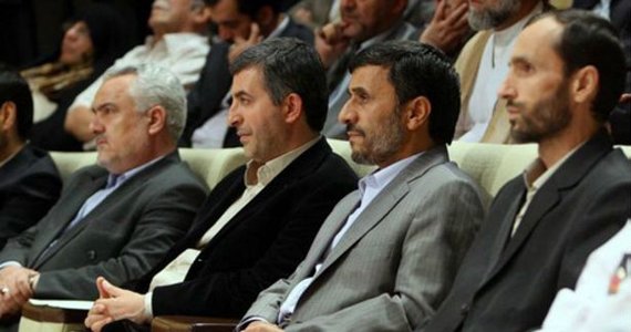 احمدی‌نژاد: حمید بقایی فردی مومن، انقلابی و کاملا پاک دست است