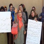 اعتراض آموزگاران به دلیل کم بودن معاش و عدم توزیع زمین