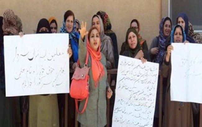 اعتراض آموزگاران به دلیل کم بودن معاش و عدم توزیع زمین