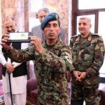 غنی به سرباز مدافع پارلمان یک خانه جایزه داد