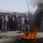 ده ها تن از مردم پروان شاهراه کابل – شمال را مسدود کردند