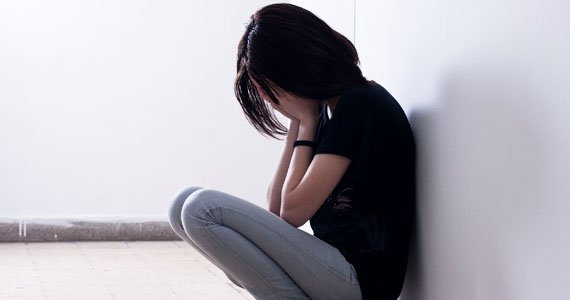 ۱۰ عادتی که شادی را از شما می‌دزدند