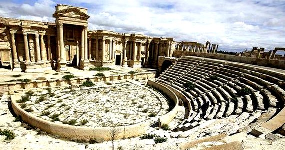 اعدام ۲۵ نفر در آمفی تئاتر پالمیرا به دست چند نو جوان عضو داعش