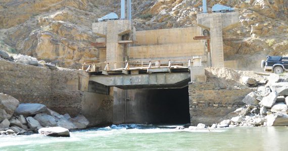 سلما آب را بند کرد