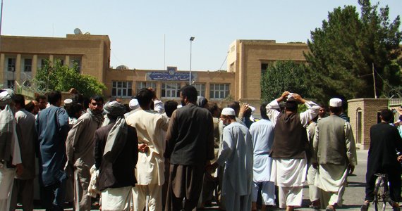 جنازه ای در دم دفتر والی