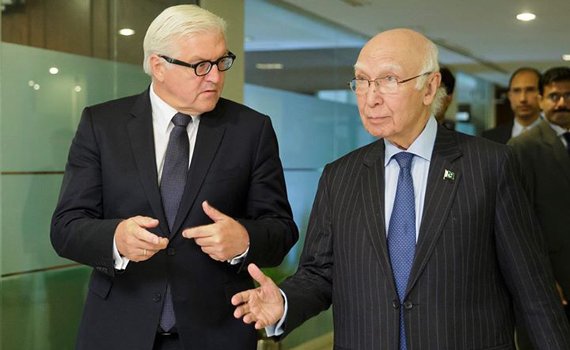 اشتاین مایر به پاکستان: کانال‌های ارتباطی به افغانستان باز نگه‌داشته شوند